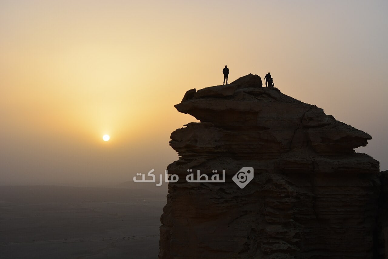 رحلة حافة العالم مع جلسة غروب